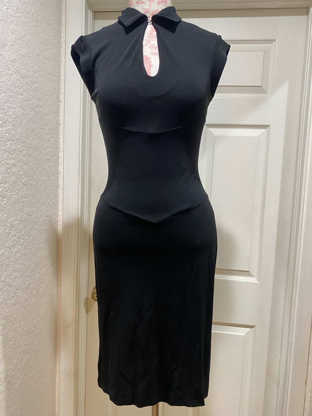 Diane Von Furstenburg Midi Black Dress Sz 4 Bodycon Classic Cocktail Office